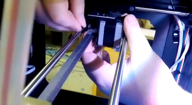 MakerBot Replicator 2 zmiana taśmy kaptonowej